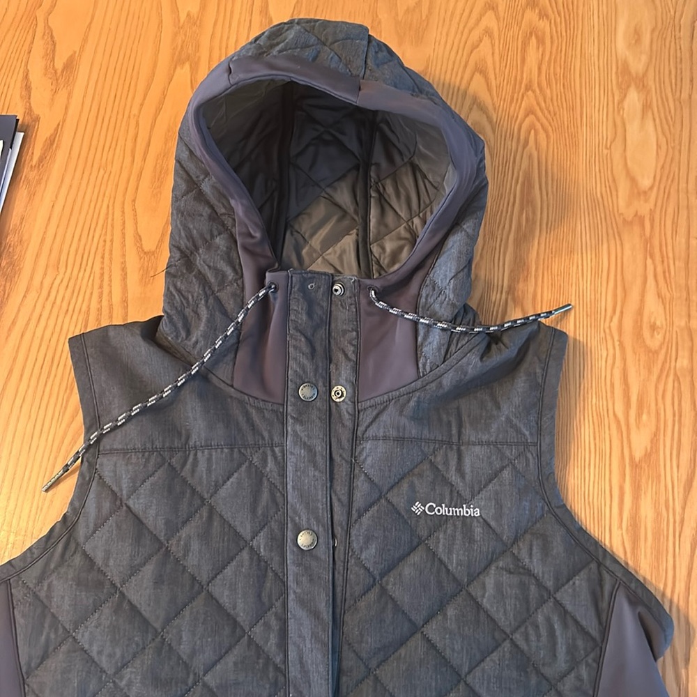 Women’s Columbia Quilted Vest-Charcoal Gray size Large